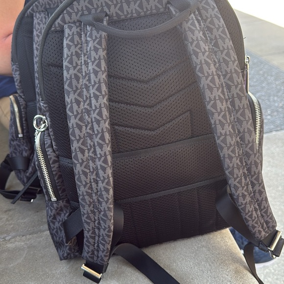 Michael Kors black Backpack for women like new condition used once - Picture 3 of 7